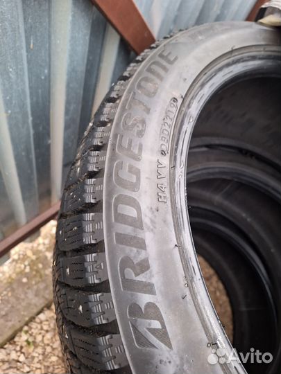Bridgestone Blizzak Spike-02 235/45 R18