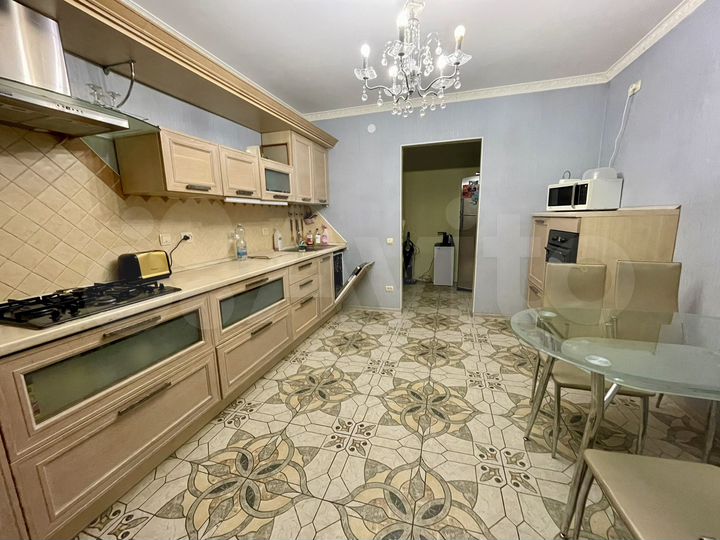 2-к. квартира, 75 м², 4/9 эт.