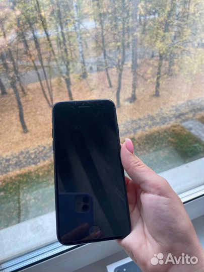 Телефон iPhone 7