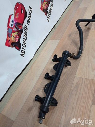 Рейка рампа топливная с форсунками Skoda Fabia