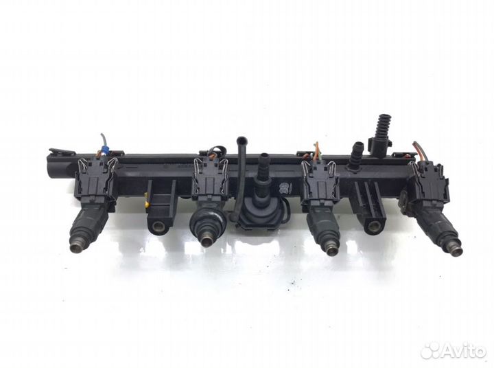 Топливная рампа Volkswagen Polo 1.0 I 2000