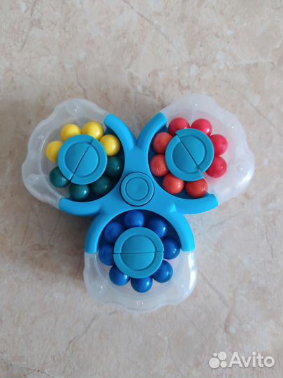 Спиннер пластмассовый и ручка-космонавт