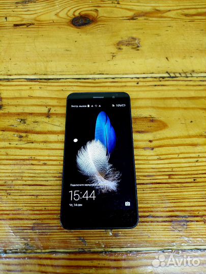 Три телефона