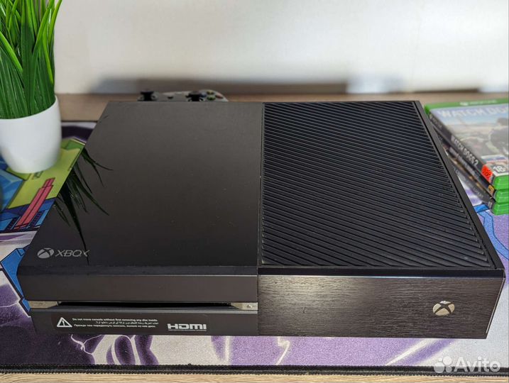 Приставка Xbox One 500 GB + игры