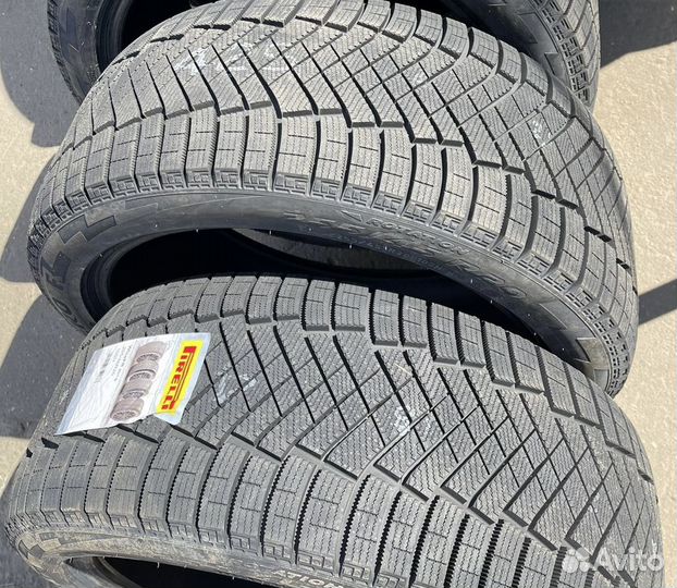 Pirelli Ice Zero FR 285/50 R20 116T