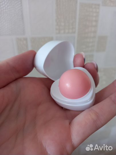 Увлажняющий компактный бальзам для губ