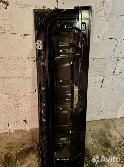 Борт задний нижний Toyota Land Cruiser 200