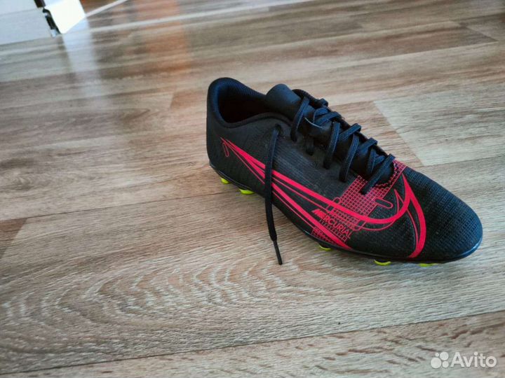 Футбольные бутсы Nike