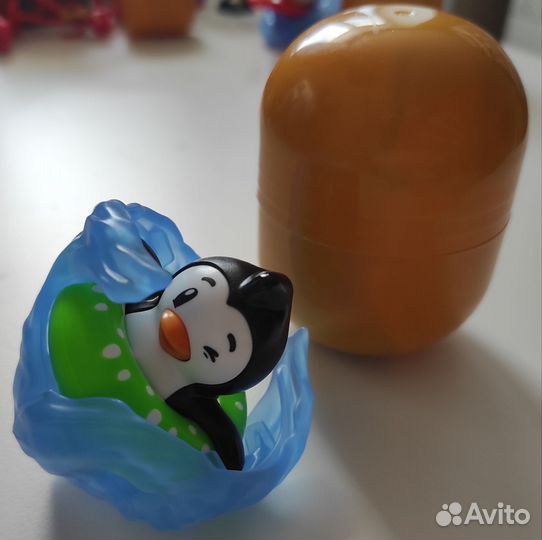 Игрушки из киндера макси пингвины, леди баг, yeti