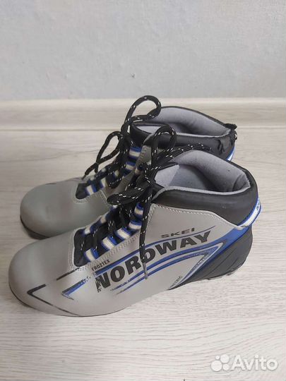 Лыжные ботинки