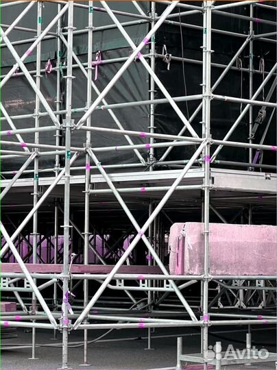 Строительные леса- подиумы, сцены, траверсы Layher