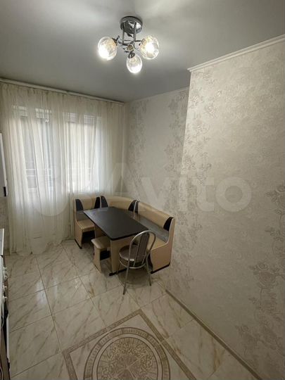 2-к. квартира, 72 м², 3/17 эт.