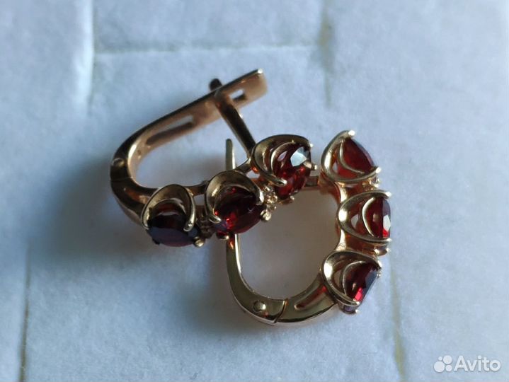 Серебряные серьги с гранатом