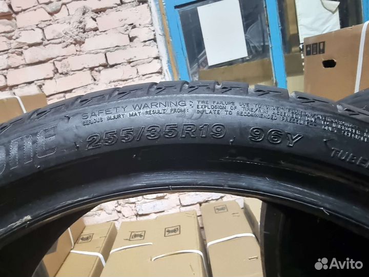 Bridgestone Turanza T005 225/40 R19 и 255/35 R19 93Y