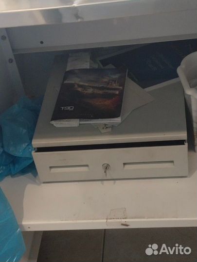 Стол кассовый металлический