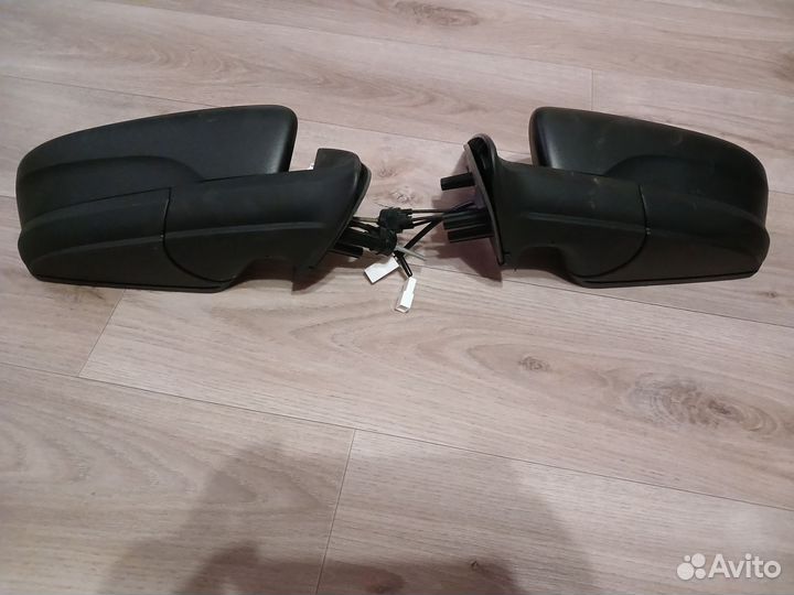 Боковое зеркало