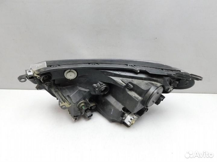 Фара правая Toyota RAV4