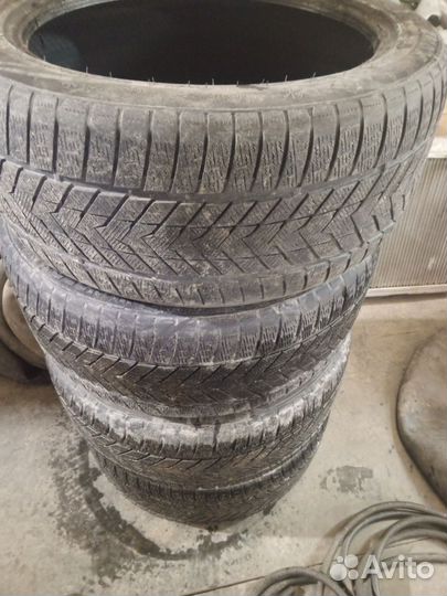 Zmax Winterhawke II 295/40 R21