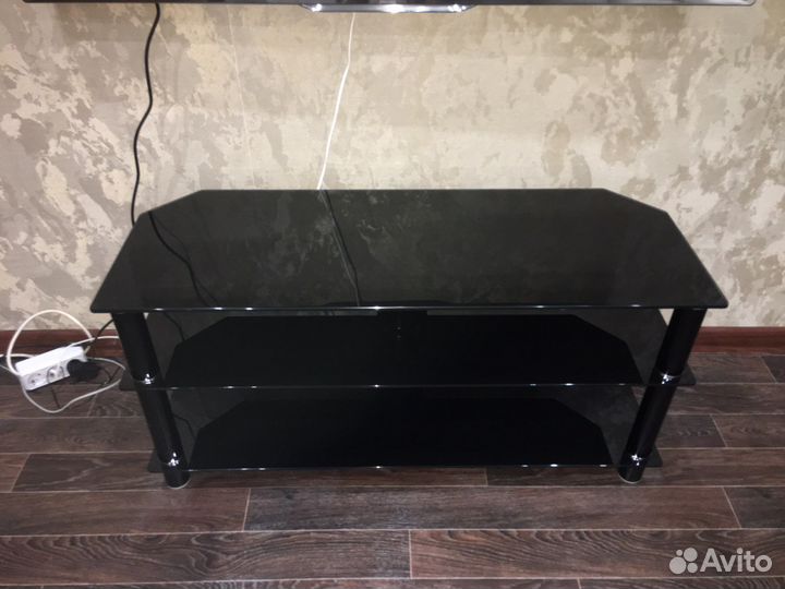 Стеклянная тумба