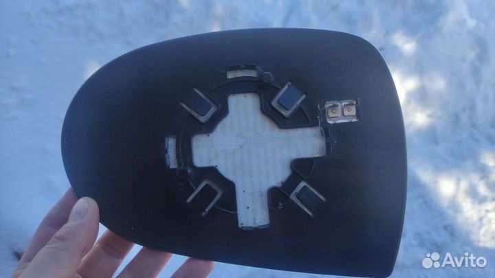 Боковое зеркало