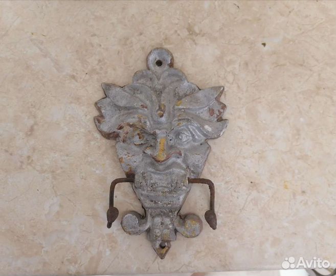 Вешалка настенная