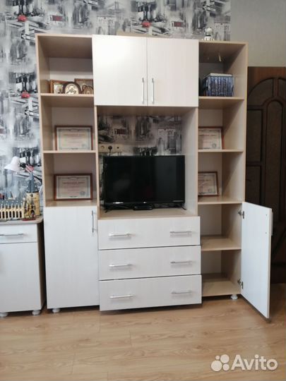 Книжный шкаф