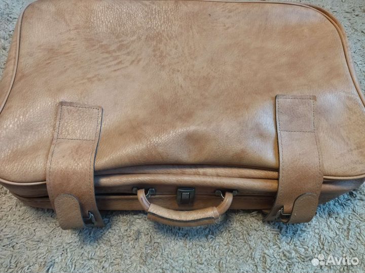 Винтажный чемодан