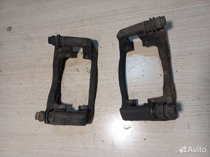 Скоба суппорта тормозной передний Citroen Picasso