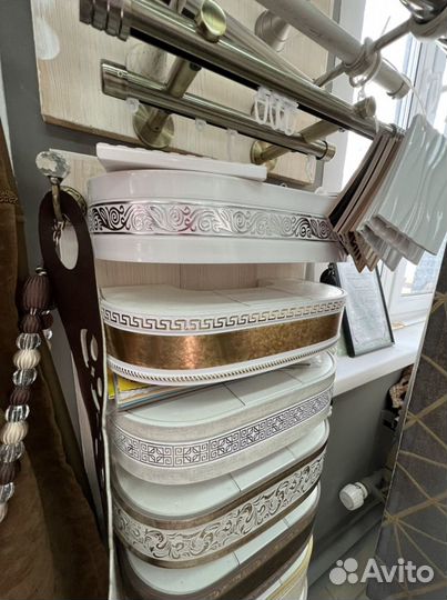 Карниз потолочный с планкой