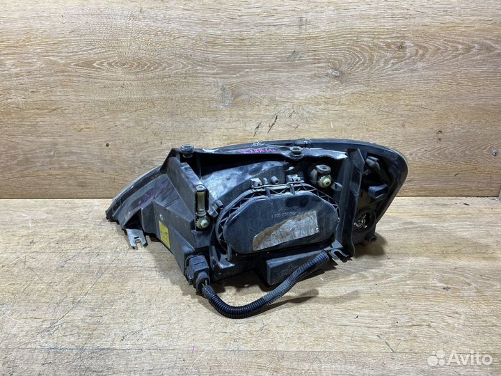 Фара передняя правая Ford Galaxy рестайлинг 141636