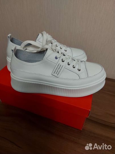 Кеды женские кожаные новые