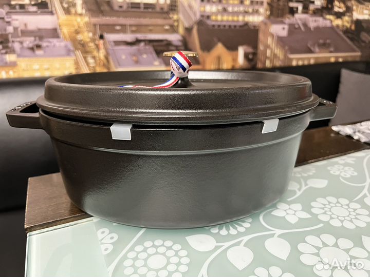 Чугунный кокот Staub с крышкой
