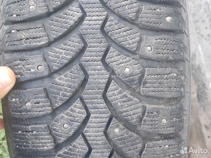 Bridgestone Blizzak Spike-01 225/65 R17