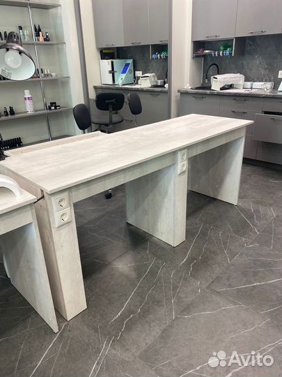 Маникюрный стол