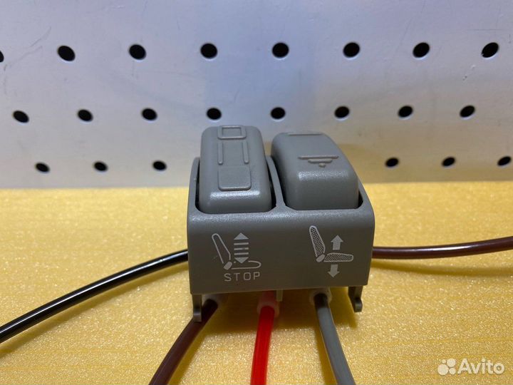 Клавиши управления подъемом сидения Scania P R G