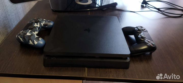 Игровая приставка ps4