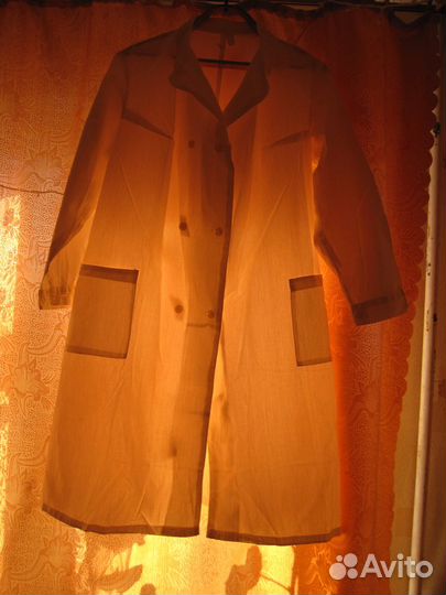 Белый женский медицинский халат