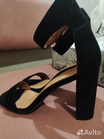 Bershka & Jeffrey Campbell