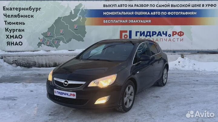 Обшивка багажника левая Opel Astra (J) 13310147. Порваны крепления