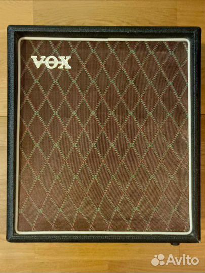 Басовый комбоусилитель