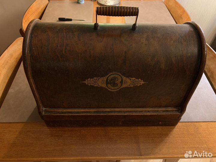 Швейная машинка зингер