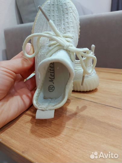 Детские кроссовки изики 20 размер