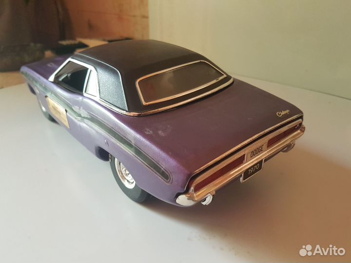 Ёмкость из-под виски в виде авто Dodge Challenger