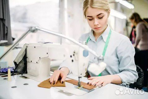 Швея в цеху