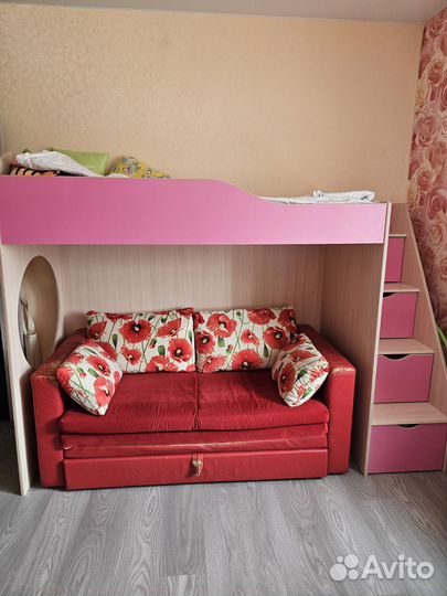 Кровать односпальная с ящиками и матрасом