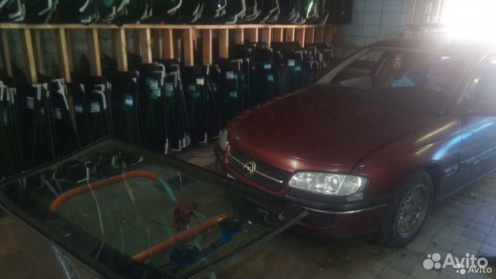 Лобовое стекло Опель Омега