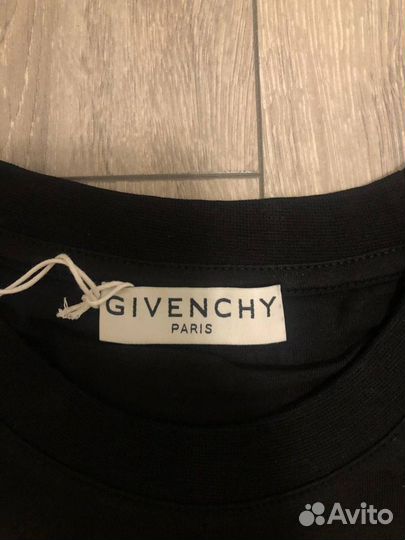 Футболка Givenchy