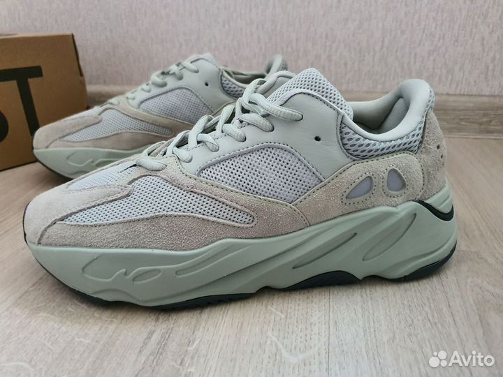 Кроссовки Adidas Yeezy Boost 700 44 eur