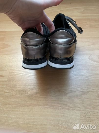 Кроссовки женские