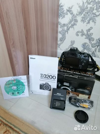 Цифровой зеркальный фотоаппарат Nikon D3200 kit